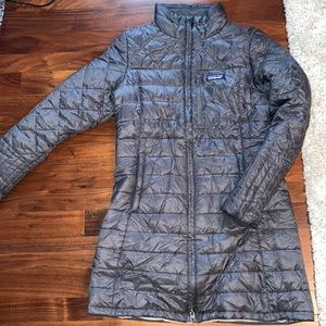 Patagonia long coat. Grey color. Size medium